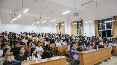 管理学院、外语系举行2019级女性生理卫生安全知识讲座