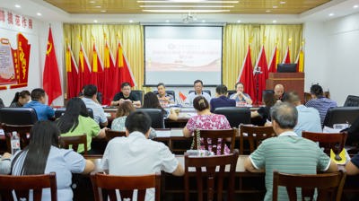 学校党委召开《教育系统党员干部违纪违法案例警示录》专题学习会